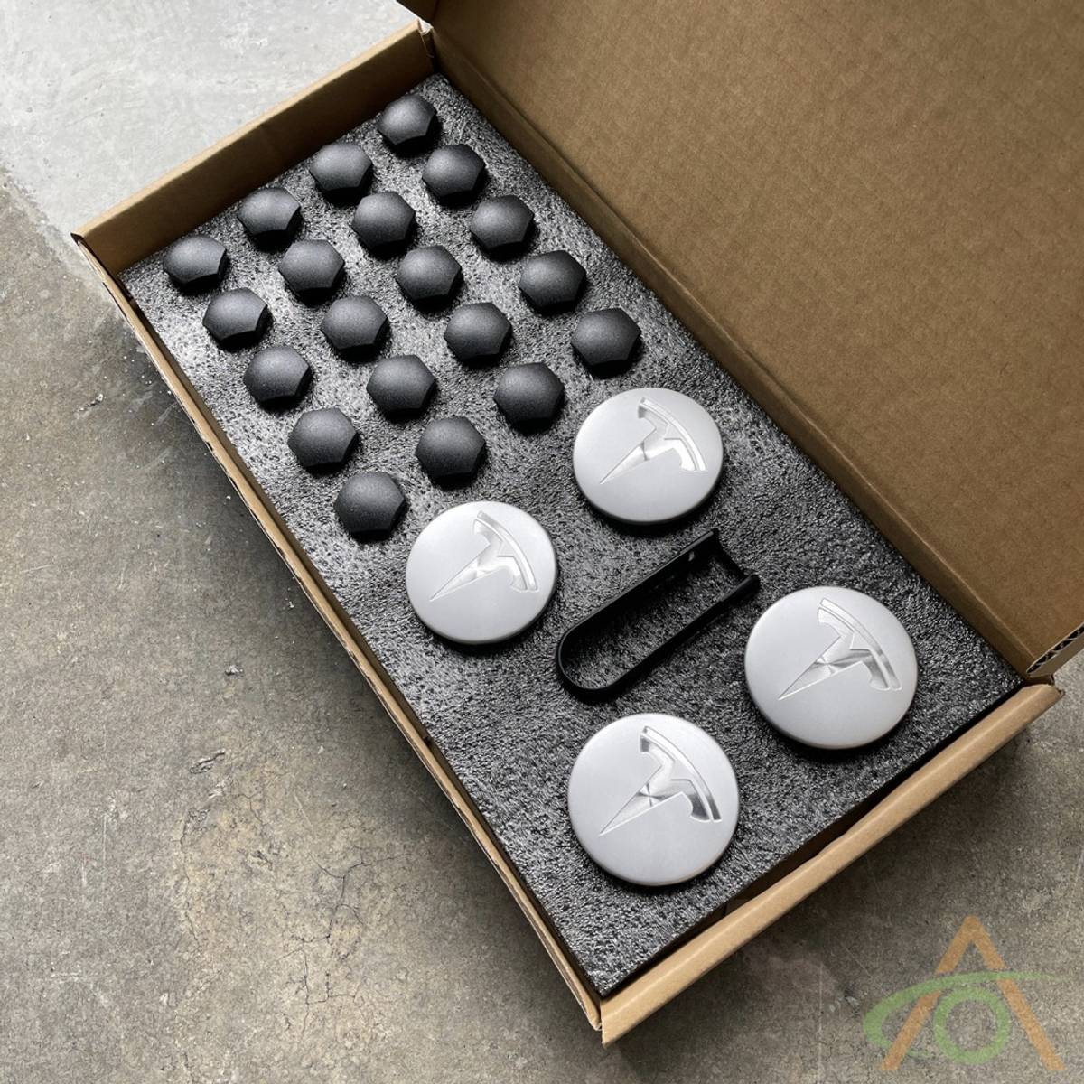 Sølv senterkopp og mutterdeksel - Tesla Model Y, 3, S, X