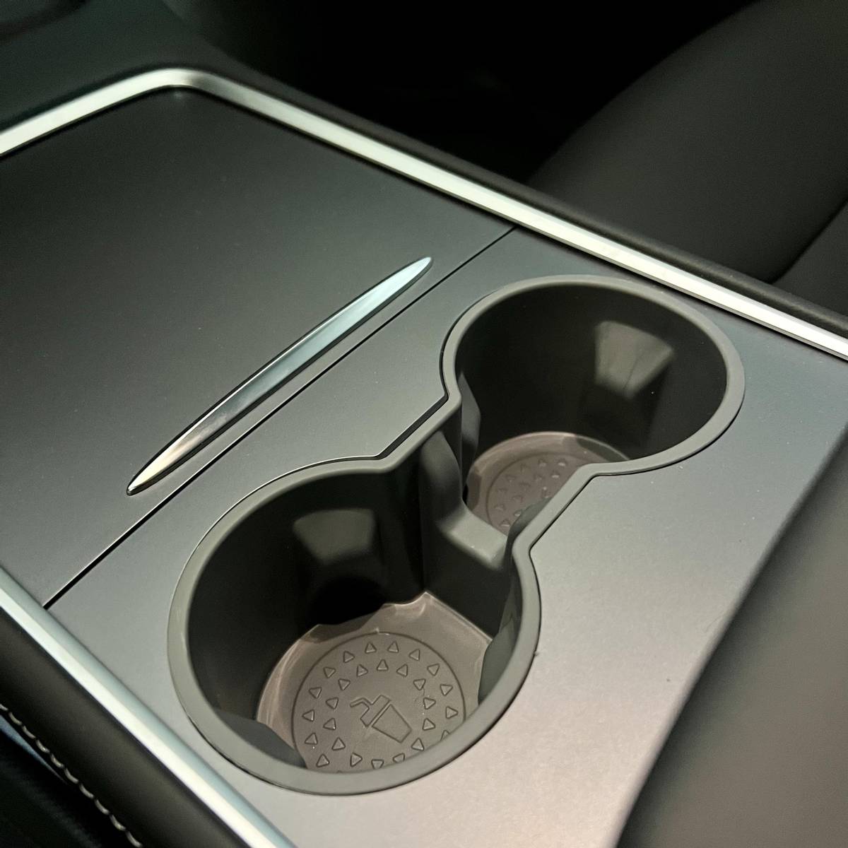 Koppholder - dobbel - Tesla Model Y & 3 (2021->) Mørk grå