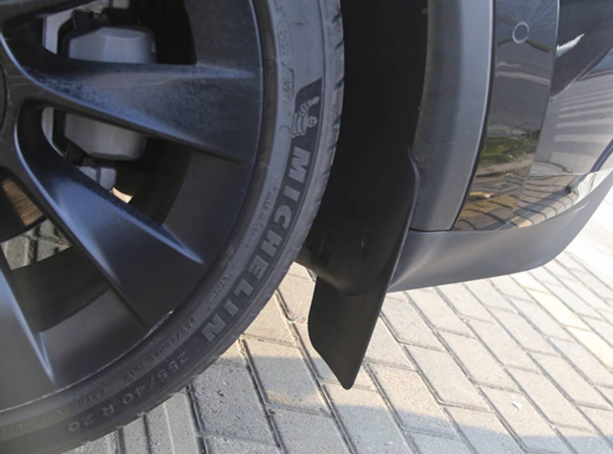 Skvettlapper bak Tesla Model Y - originalt design