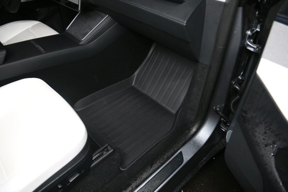Tesla Model Y Juniper - komplett sett med TPE matter (blister)