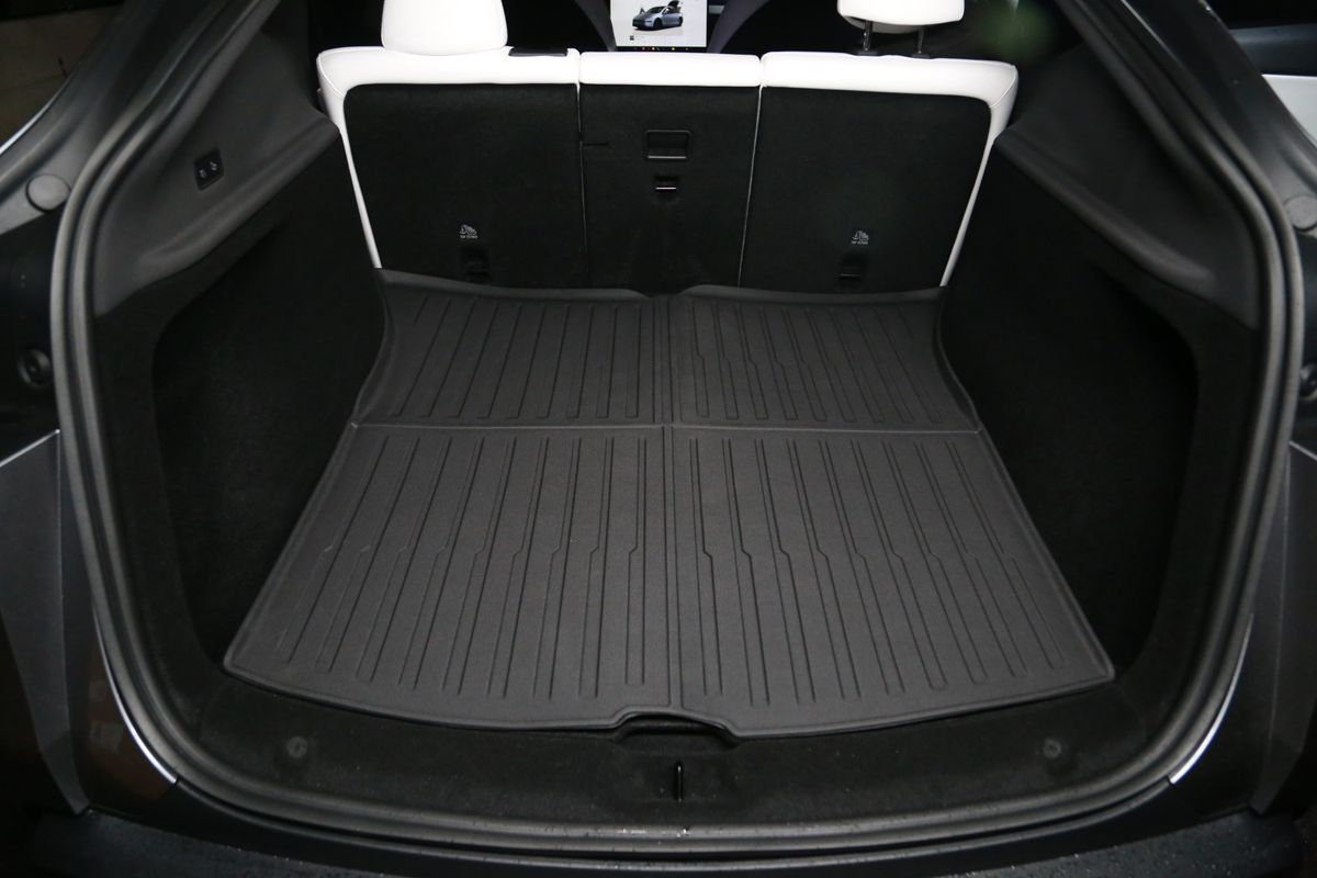 Tesla Model Y Juniper - komplett sett med TPE matter (blister)